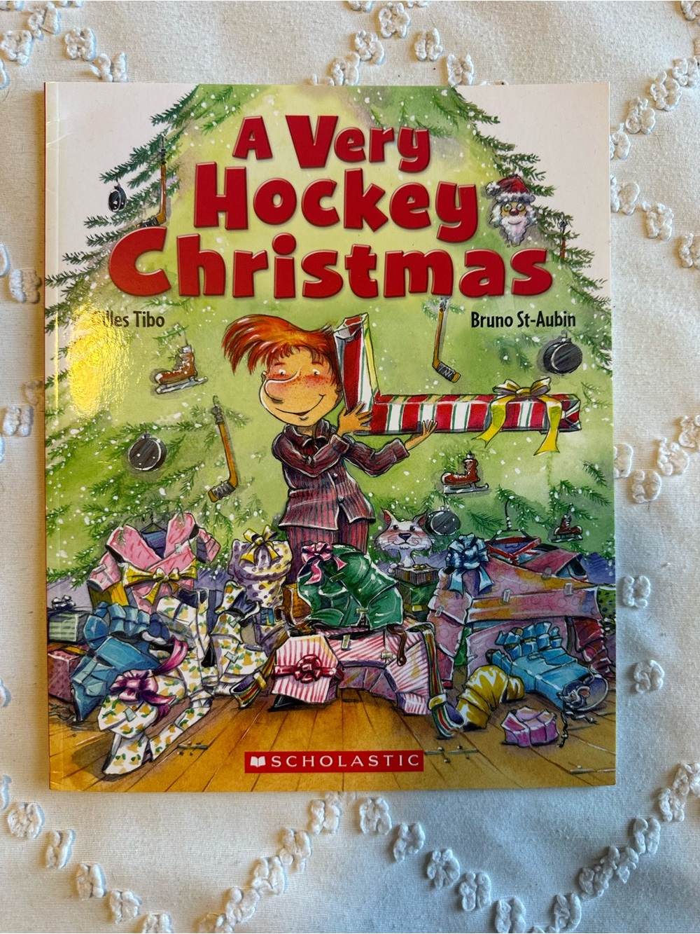 Scholastic Red and Green 'A Very Hockey Christmas' Holiday Kids Book